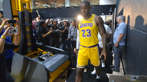 lebron_james_media_day_presser.jpg